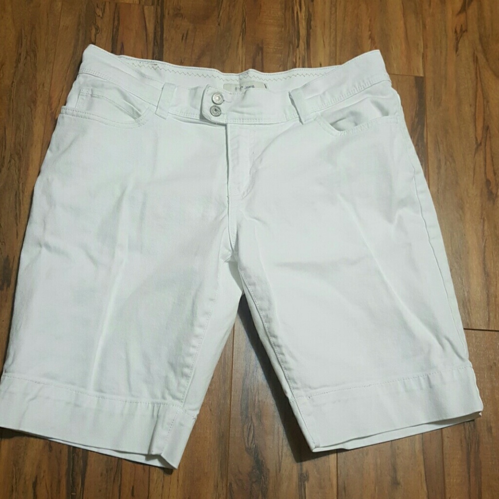 White 515 Levi shorts size 12P